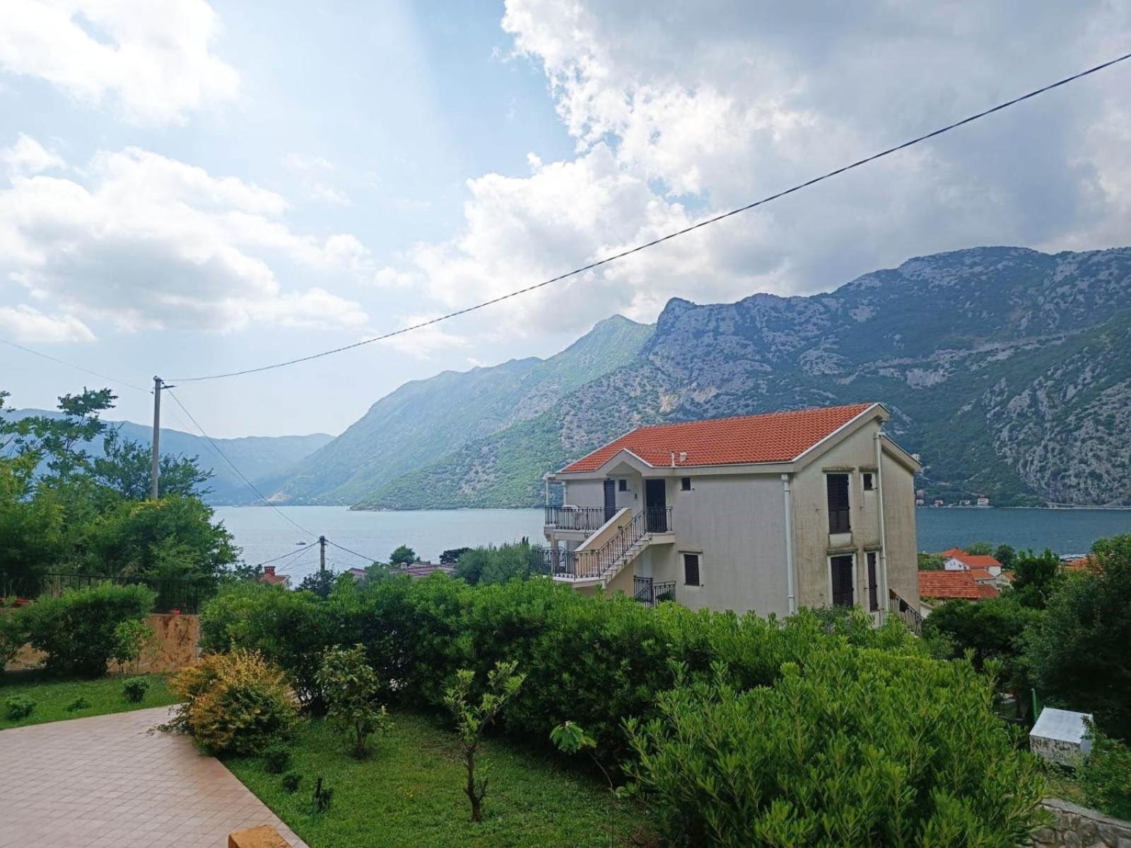 Villa Risan Apartments Exterior foto