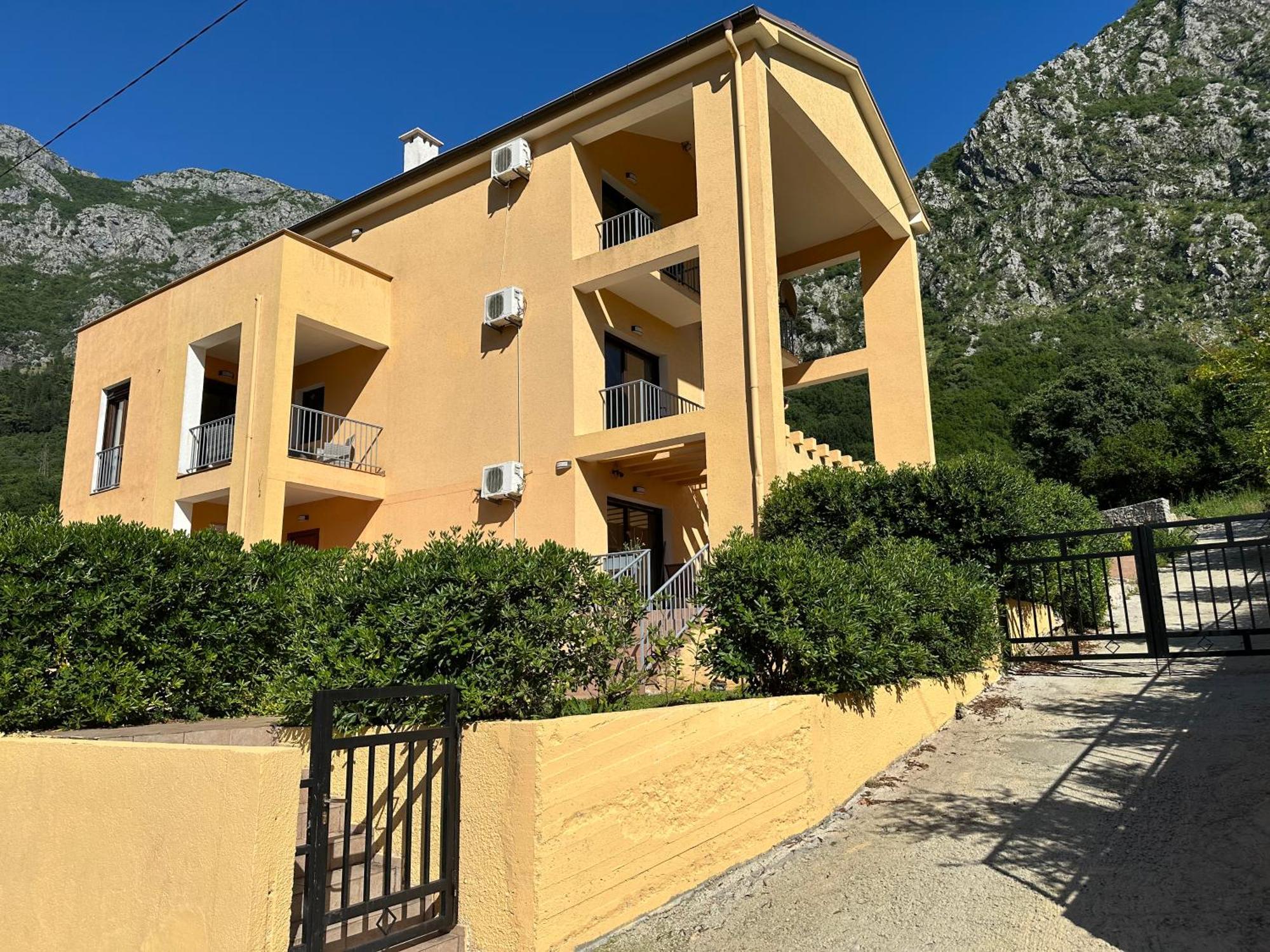 Villa Risan Apartments Exterior foto