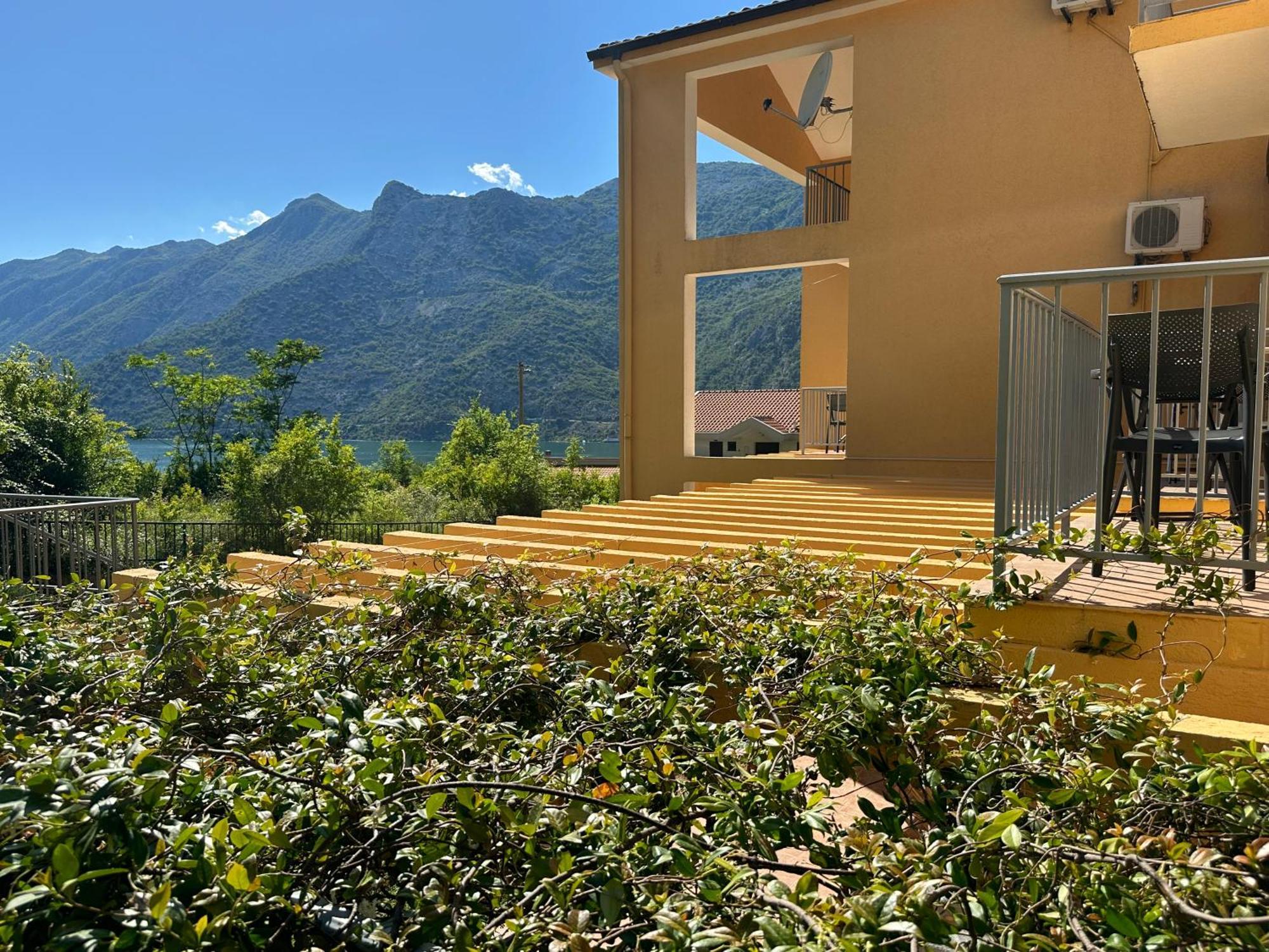 Villa Risan Apartments Exterior foto