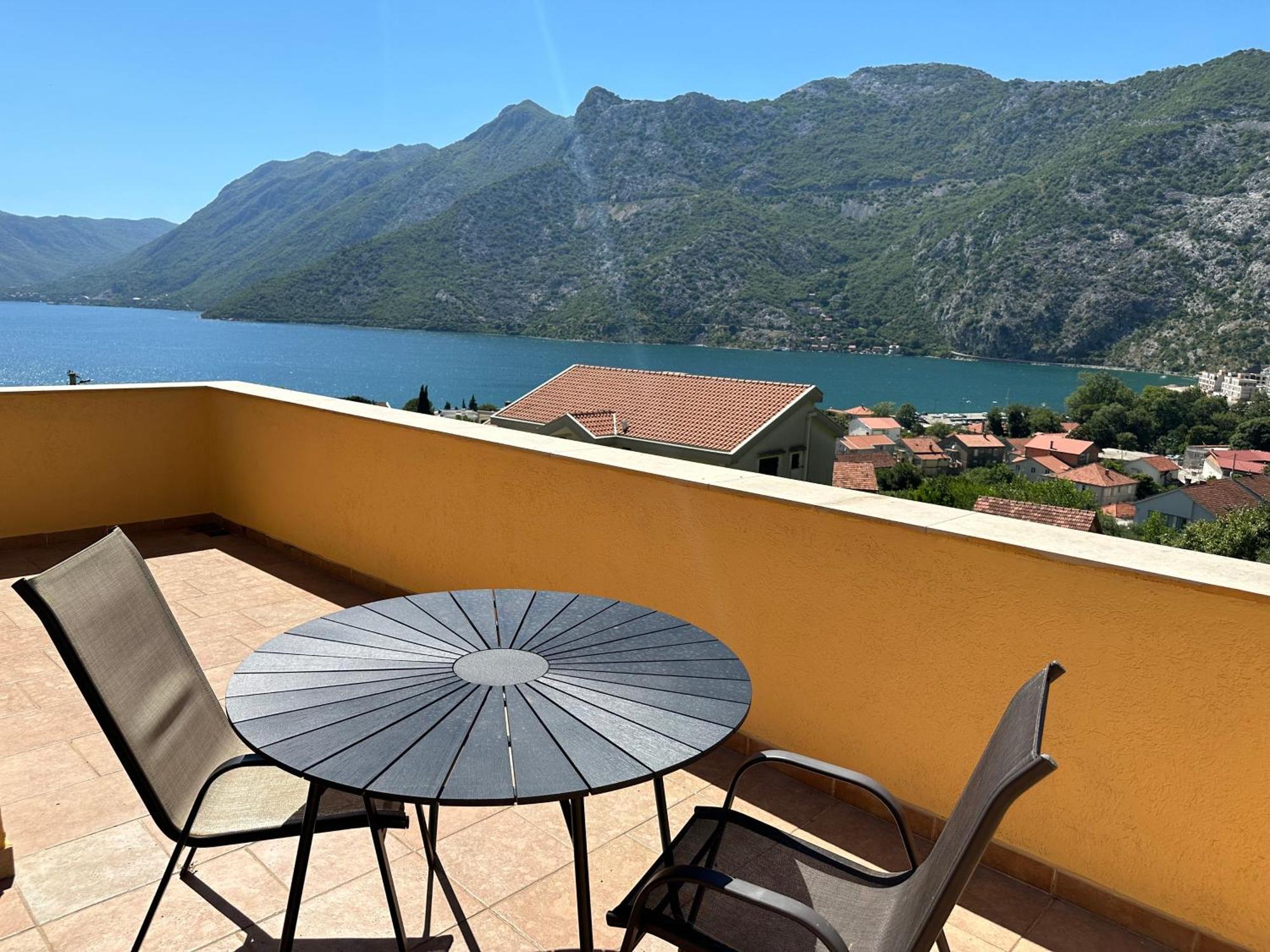 Villa Risan Apartments Exterior foto