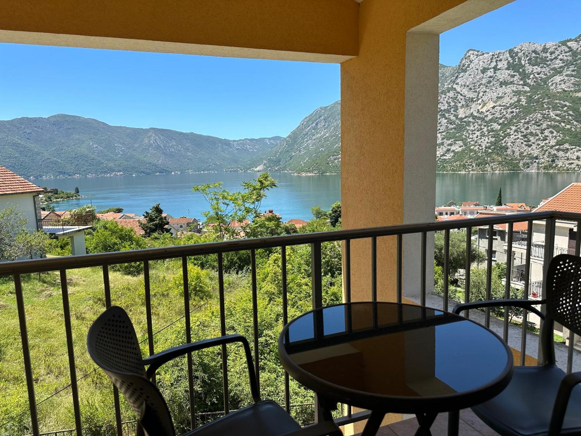 Villa Risan Apartments Exterior foto