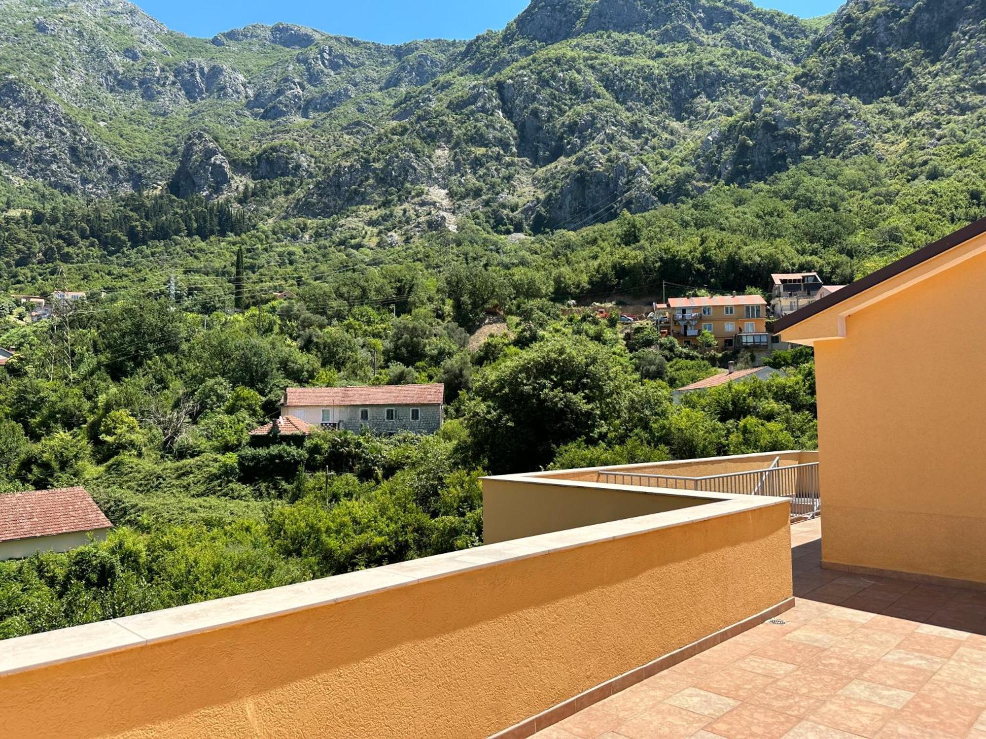 Villa Risan Apartments Exterior foto