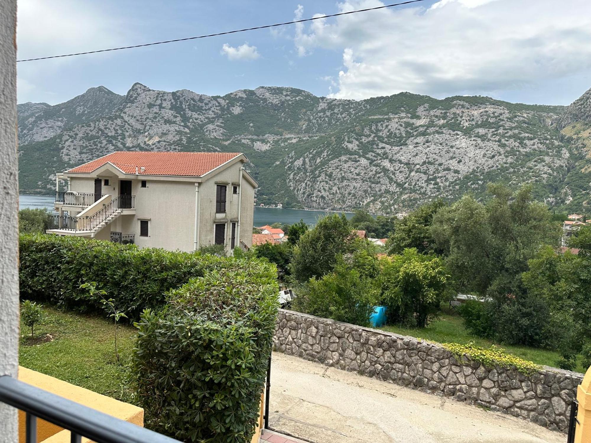 Villa Risan Apartments Exterior foto