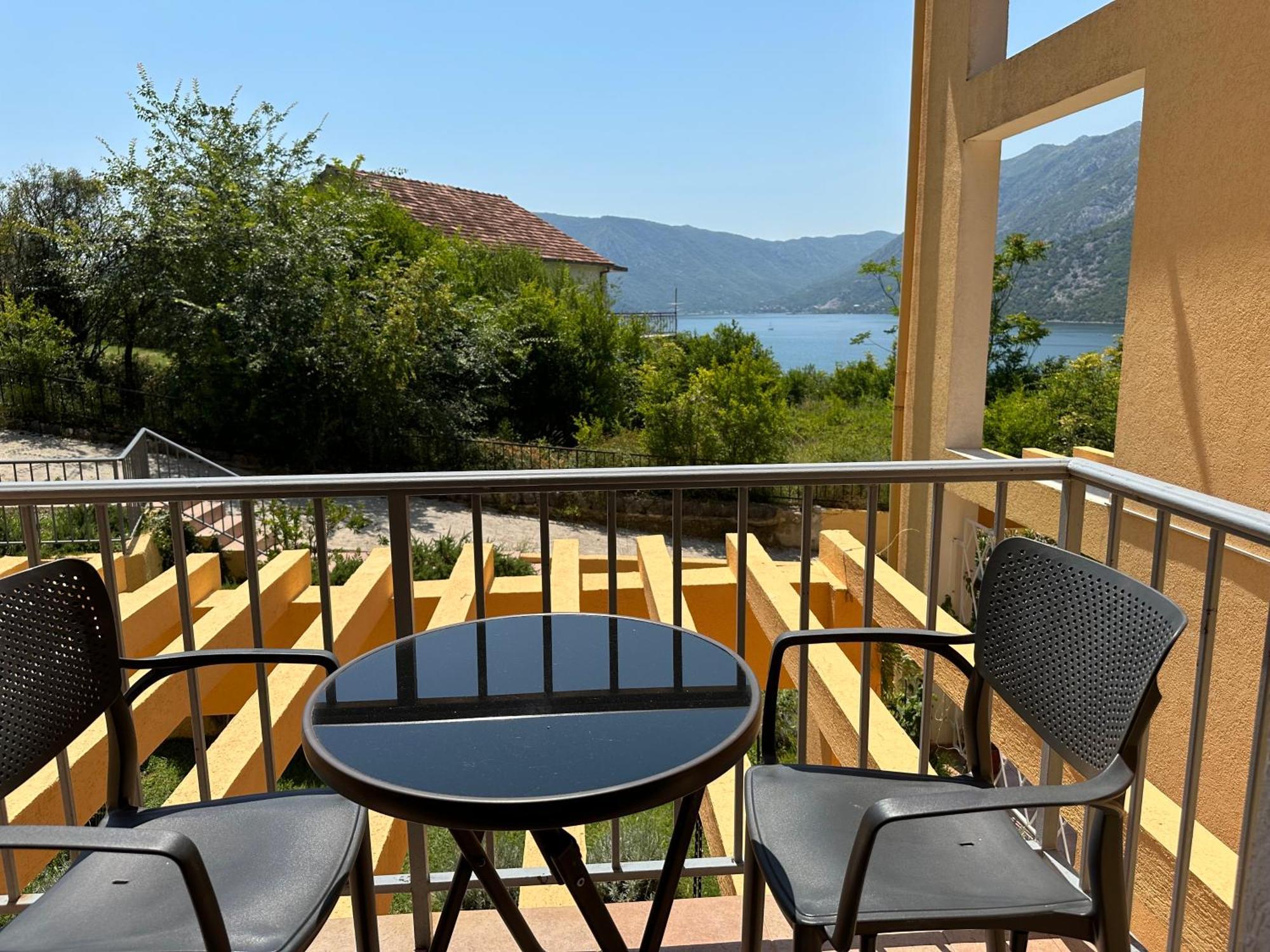 Villa Risan Apartments Exterior foto
