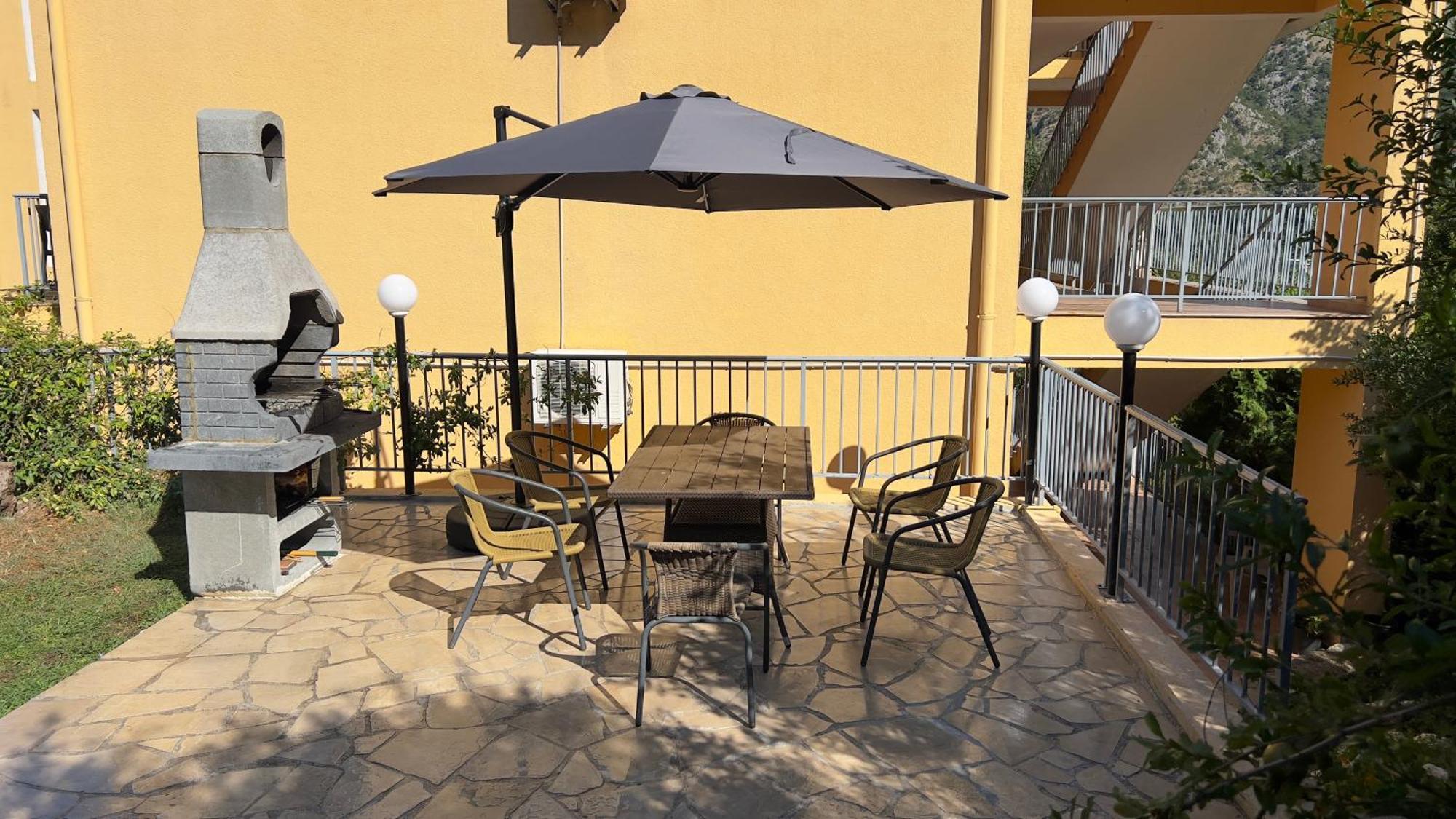 Villa Risan Apartments Exterior foto